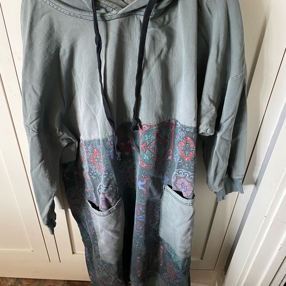 SURF PONCHO/KOREAN SWEATSHIRT DRESS w/ POCKETS & pretty design! Worn once⚡️EUC⚡️ - Picture 9 of 13